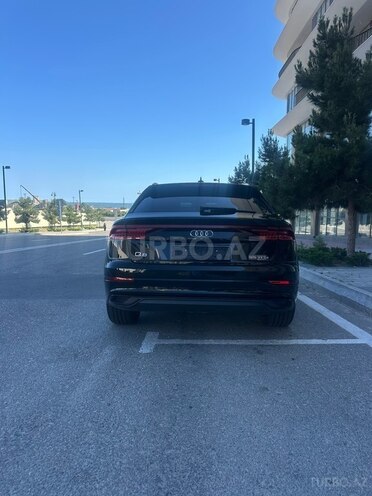 Audi Q8-18