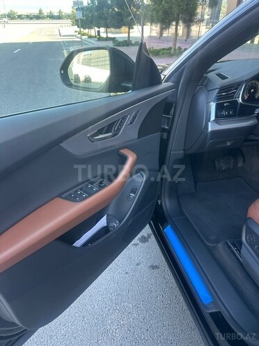 Audi Q8-5
