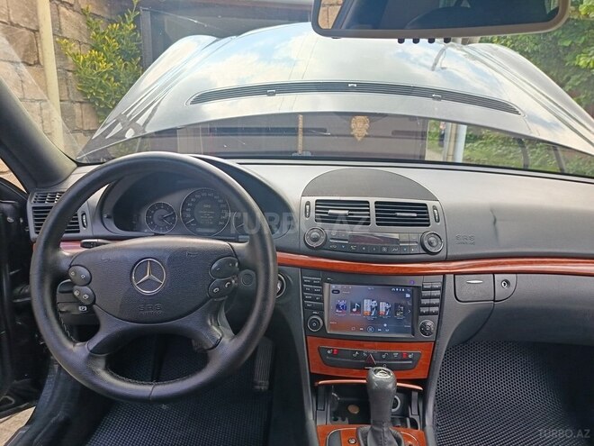 Mercedes E 220-11