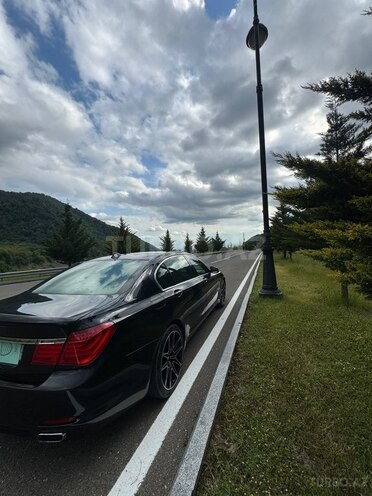 BMW 740-2