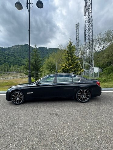 BMW 740-19