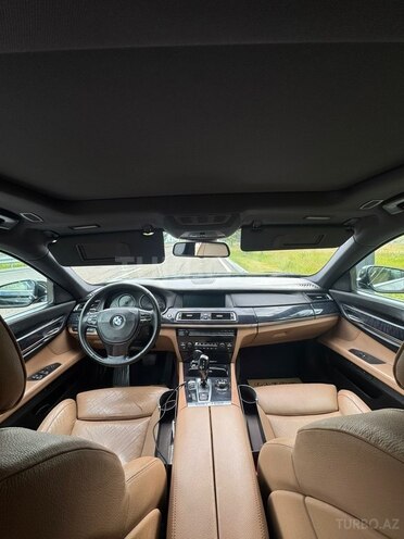 BMW 740-11