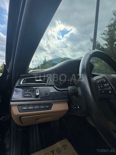 BMW 740-7