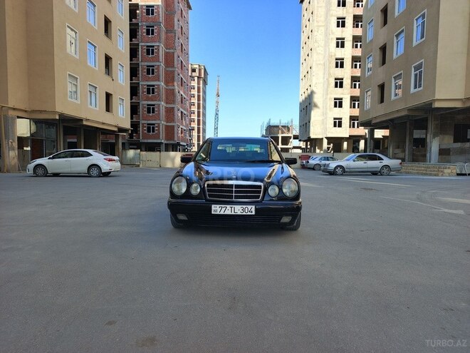 Mercedes E 280-1