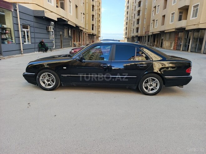 Mercedes E 280-8