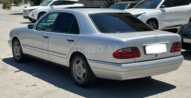 Mercedes E 320-2