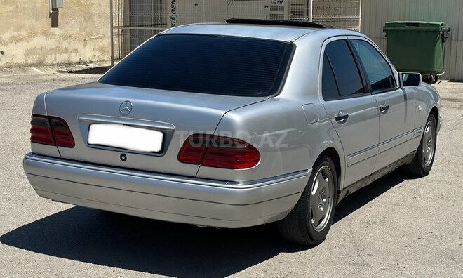 Mercedes E 320-4