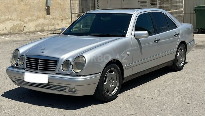 Mercedes E 320-1