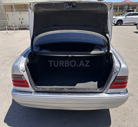 Mercedes E 320-3