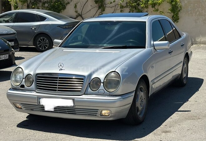 Mercedes E 320-8