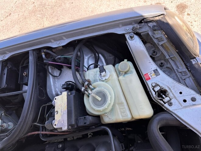 Mercedes E 320-17