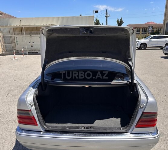 Mercedes E 320-6