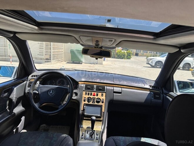 Mercedes E 320-12
