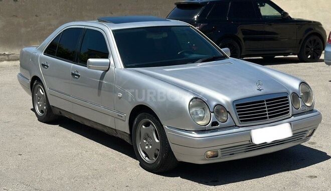 Mercedes E 320-9