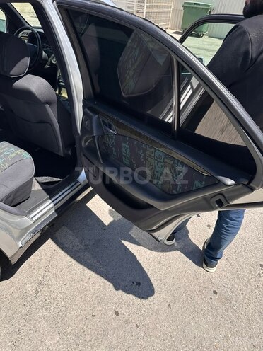 Mercedes E 320-13