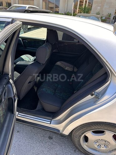 Mercedes E 320-7