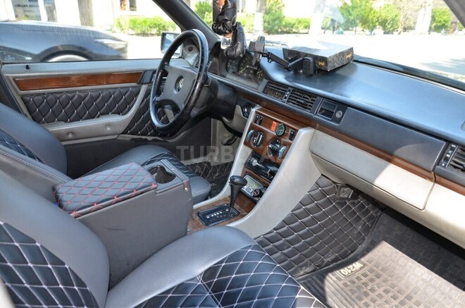 Mercedes 250 D-9