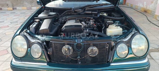 Mercedes E 230-7