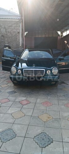 Mercedes E 230-11