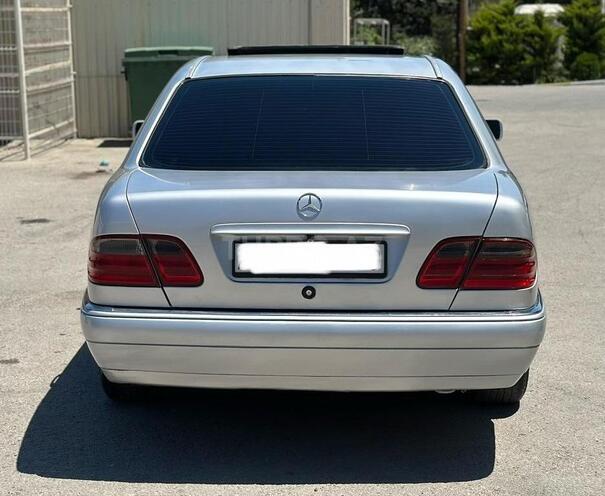 Mercedes E 320-5