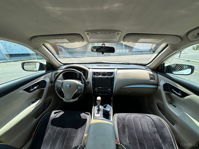Nissan Altima-8