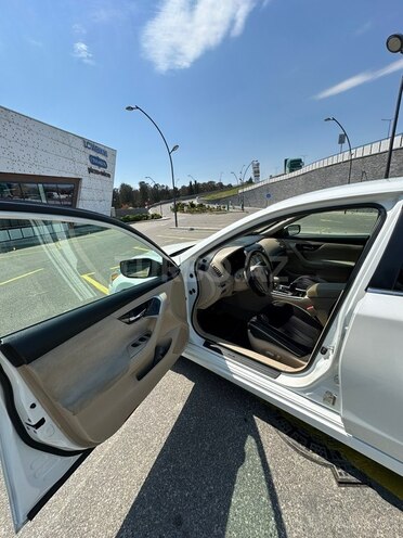 Nissan Altima-6