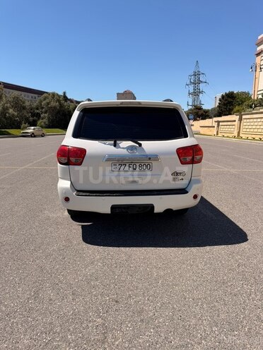 Toyota Sequoia-5