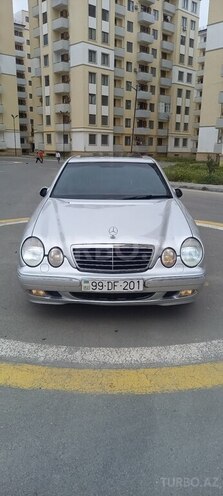 Mercedes E 320-1
