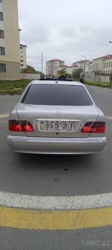 Mercedes E 320-4