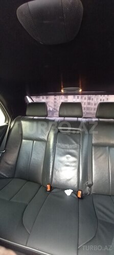 Mercedes E 320-9