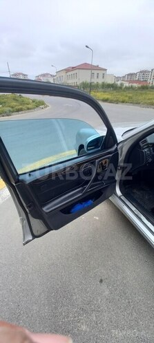 Mercedes E 320-11