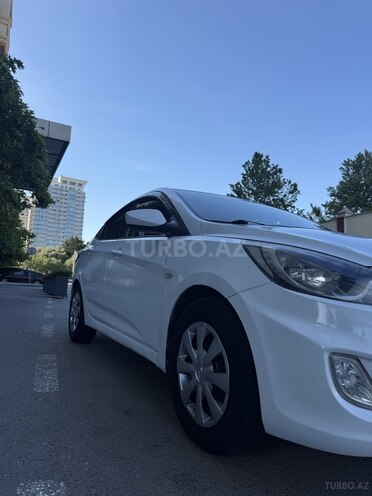 Hyundai Accent-5