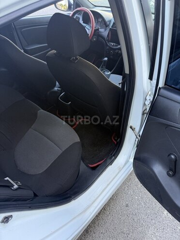 Hyundai Accent-8