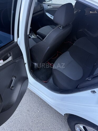 Hyundai Accent-9