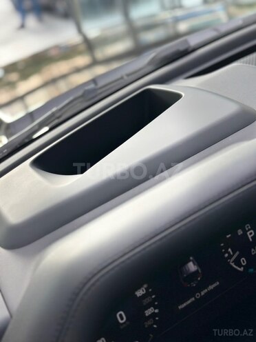 Land Rover Defender-17