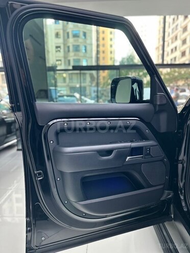 Land Rover Defender-14