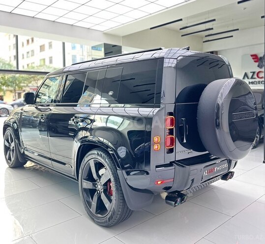 Land Rover Defender-7
