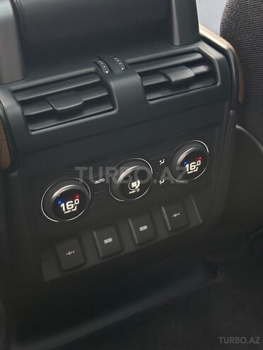 Land Rover Defender-13