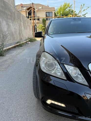 Mercedes E 250-11