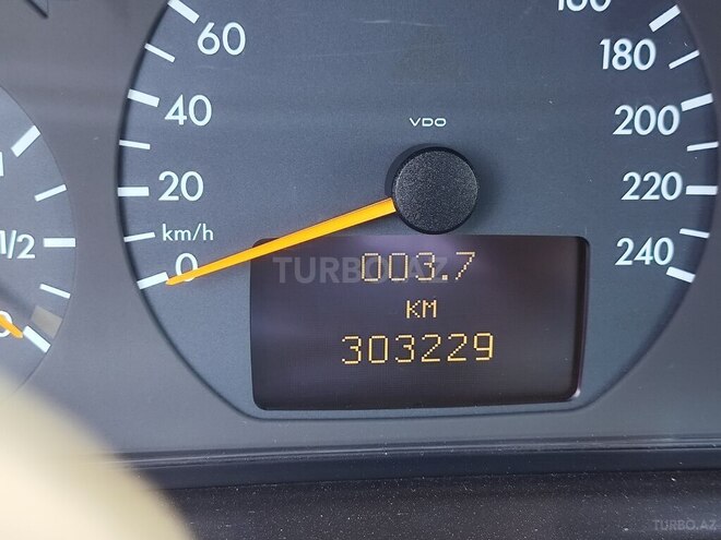 Mercedes E 240-21