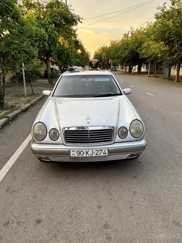 Mercedes E 280-1