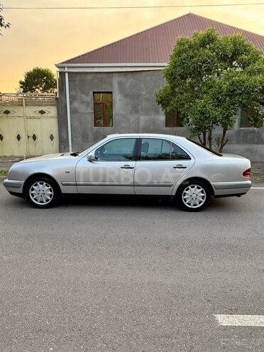 Mercedes E 280-4