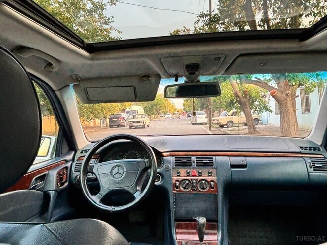 Mercedes E 280-5