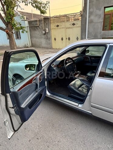 Mercedes E 280-6