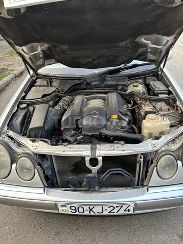 Mercedes E 280-10