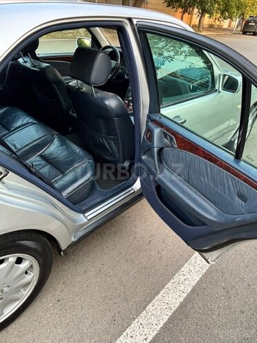 Mercedes E 280-8