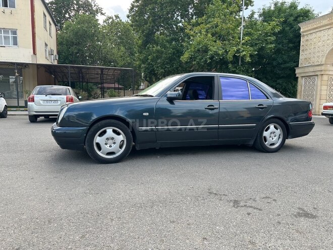 Mercedes E 230-2