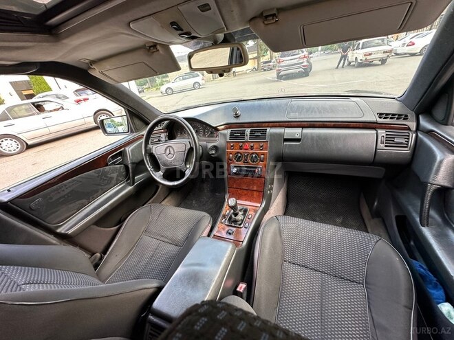 Mercedes E 230-4