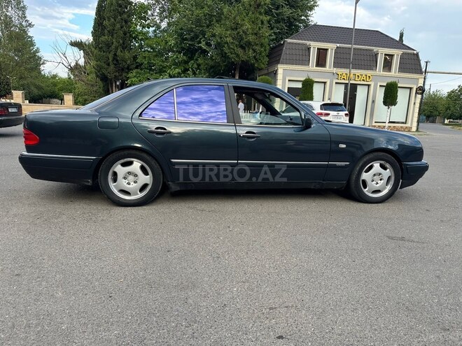 Mercedes E 230-6