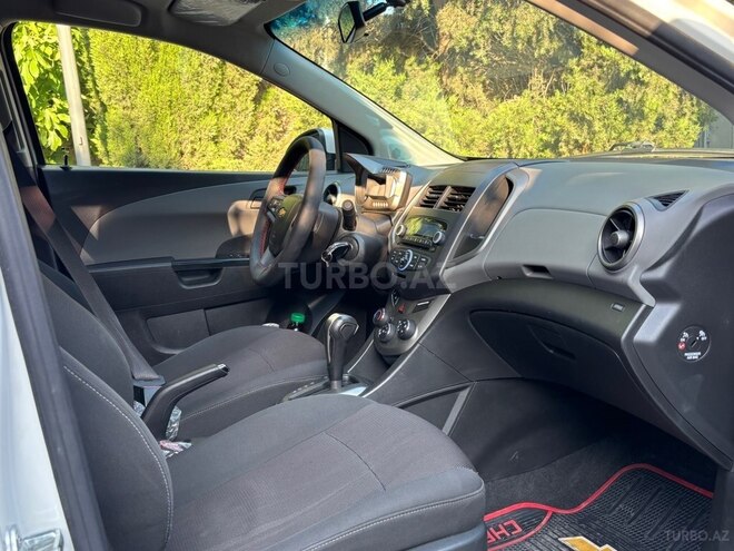 Chevrolet Aveo-10